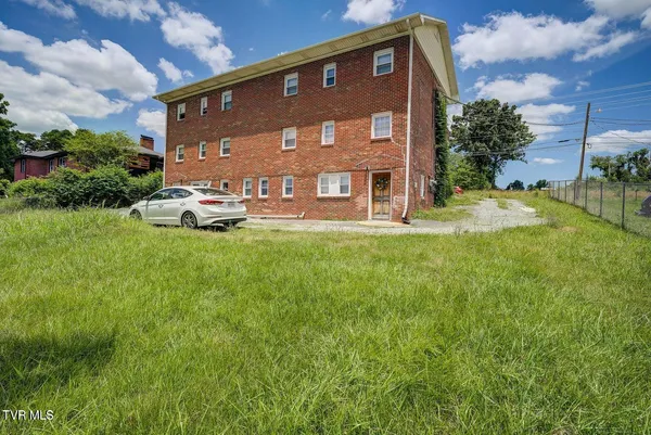 $674,999 | 3411 West Walnut Street, Johnson City, TN 37604