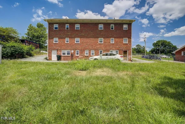 $674,999 | 3411 West Walnut Street, Johnson City, TN 37604