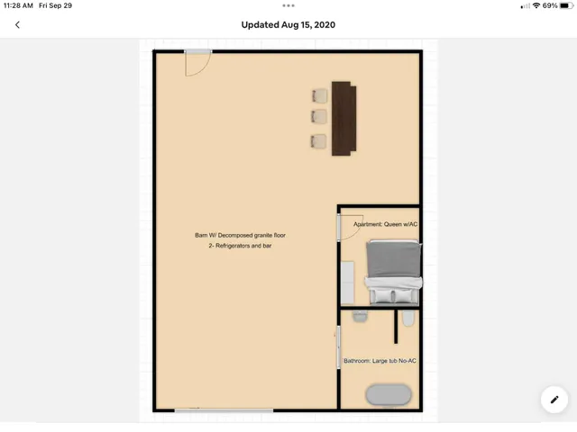 a view of a house with backyard