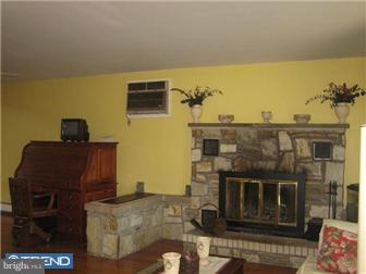 146 Hartford Road Delran, NJ 08057 - Photo 7 of 12 Living Room