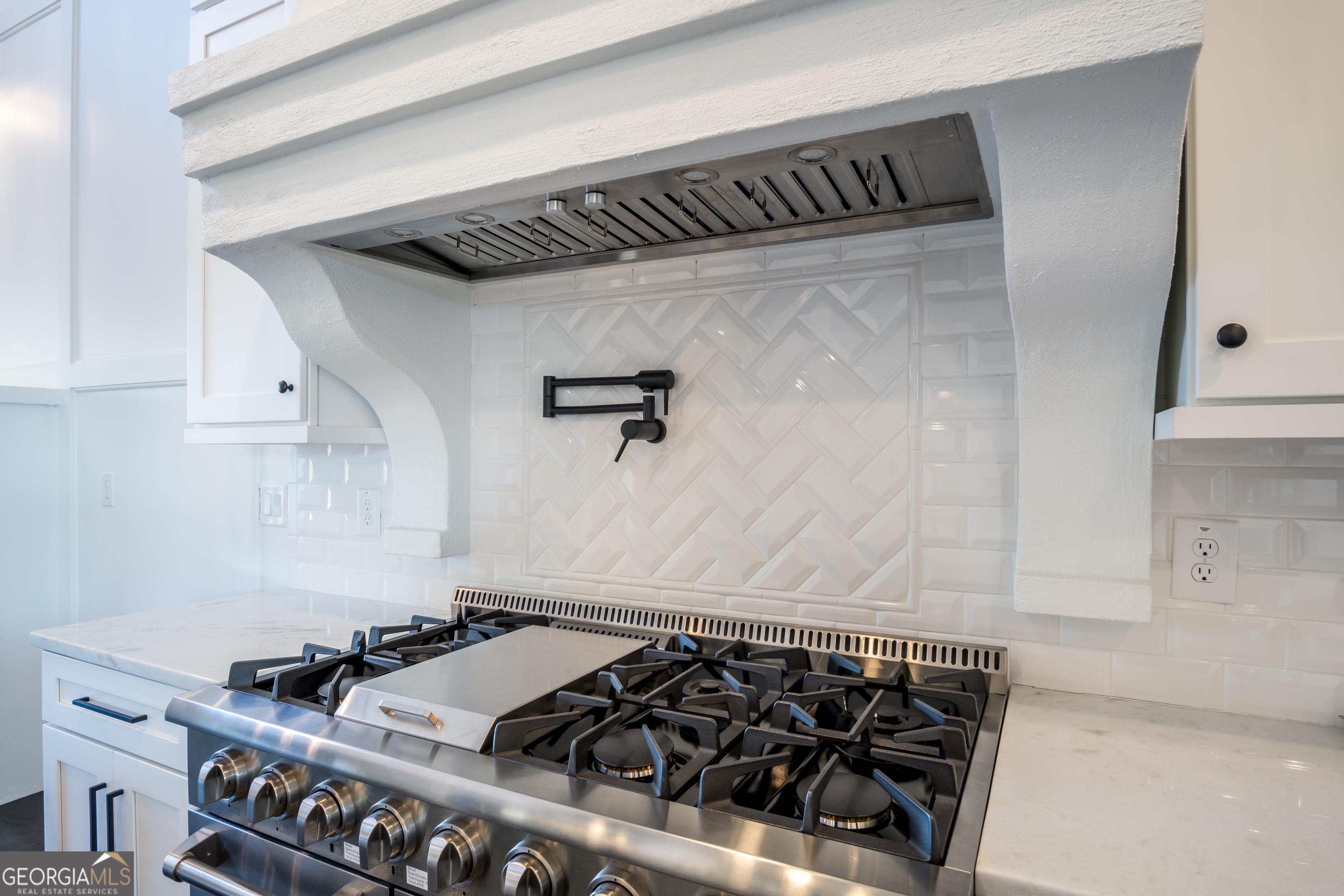 Lot 1 Cox Road Roswell, GA 30188 - Photo 6 of 38 a close view of a stove