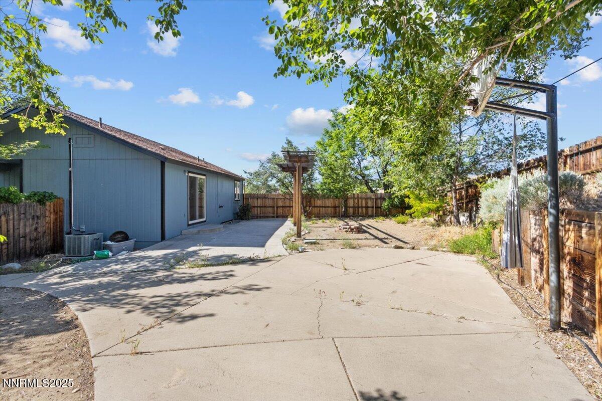 1090 Hartford Court Reno, NV 89503 - Photo 33 of 45 a view of a backyard of the house