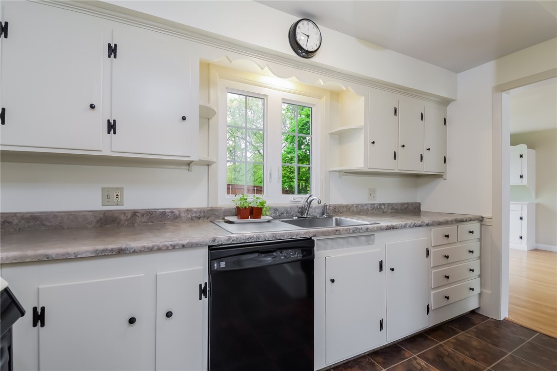 17 Lakeview Road Lincoln, RI 02865 - Photo 11 of 26 Gallery Image 11