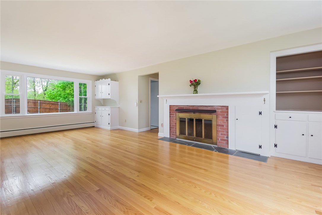 17 Lakeview Road Lincoln, RI 02865 - Photo 5 of 26 Gallery Image 5