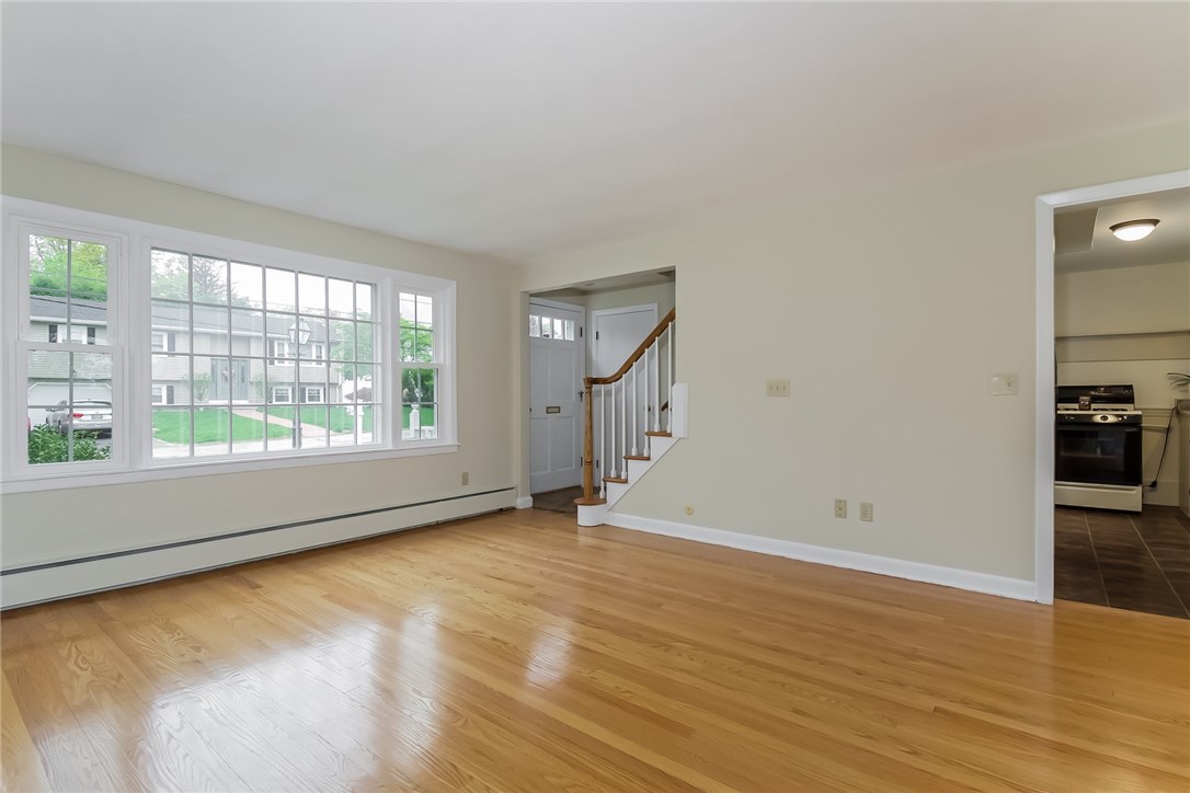 17 Lakeview Road Lincoln, RI 02865 - Photo 7 of 26 Gallery Image 7