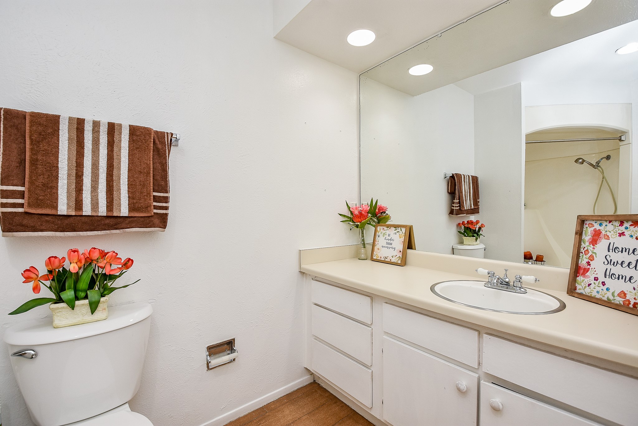 5000 Milwee Street, Unit 74 Houston, TX 77092 - Photo 17 of 35 a bathroom with a sink and a mirror