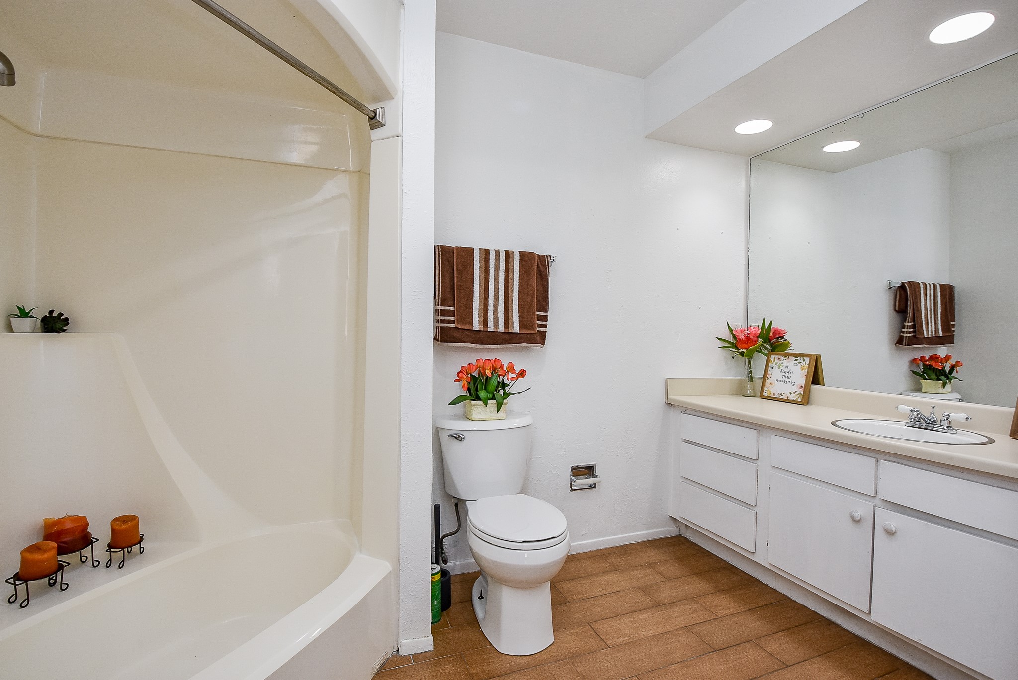 5000 Milwee Street, Unit 74 Houston, TX 77092 - Photo 19 of 35 a bathroom with a sink mirror toilet and bathtub