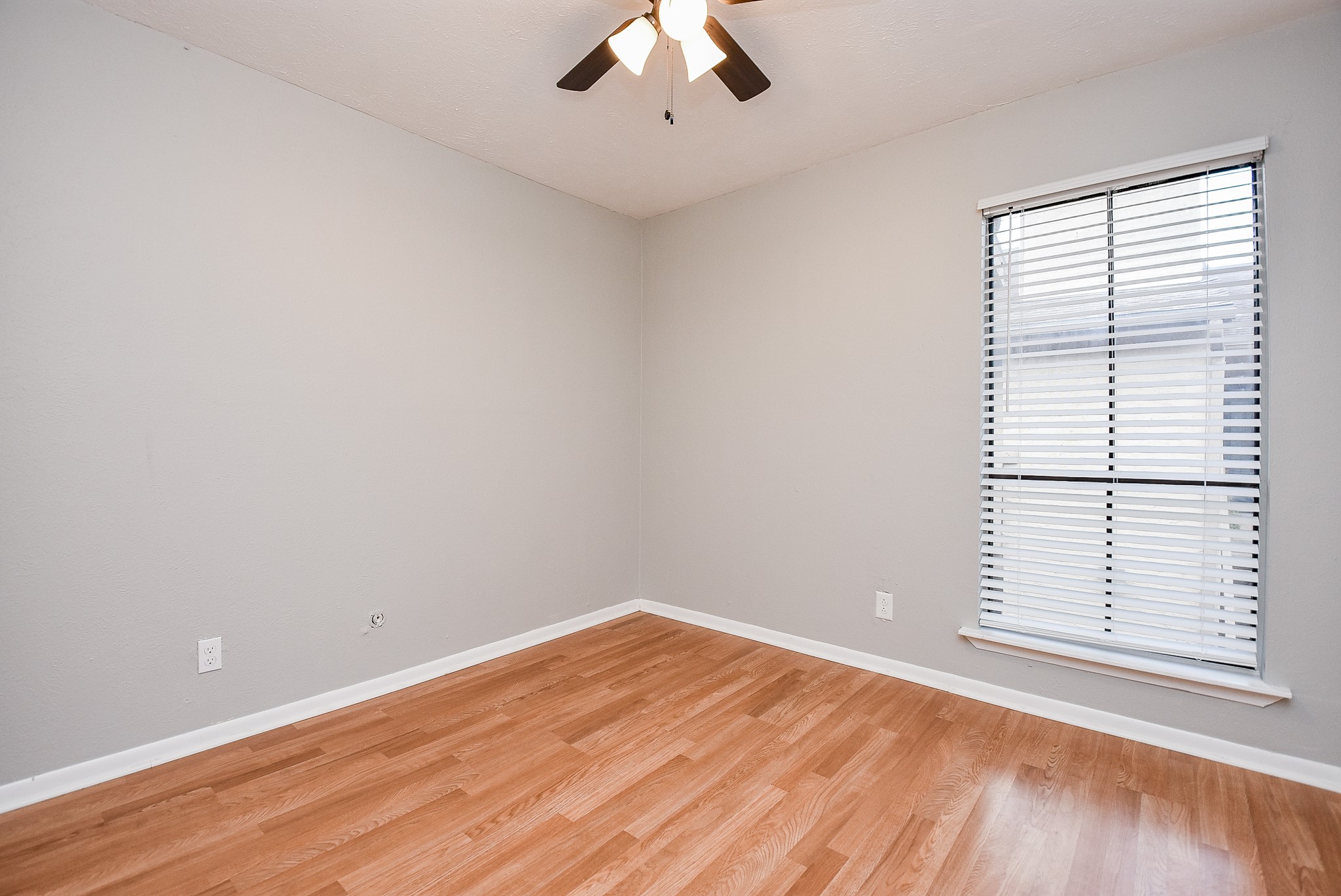 5000 Milwee Street, Unit 74 Houston, TX 77092 - Photo 25 of 35 an empty room with a window