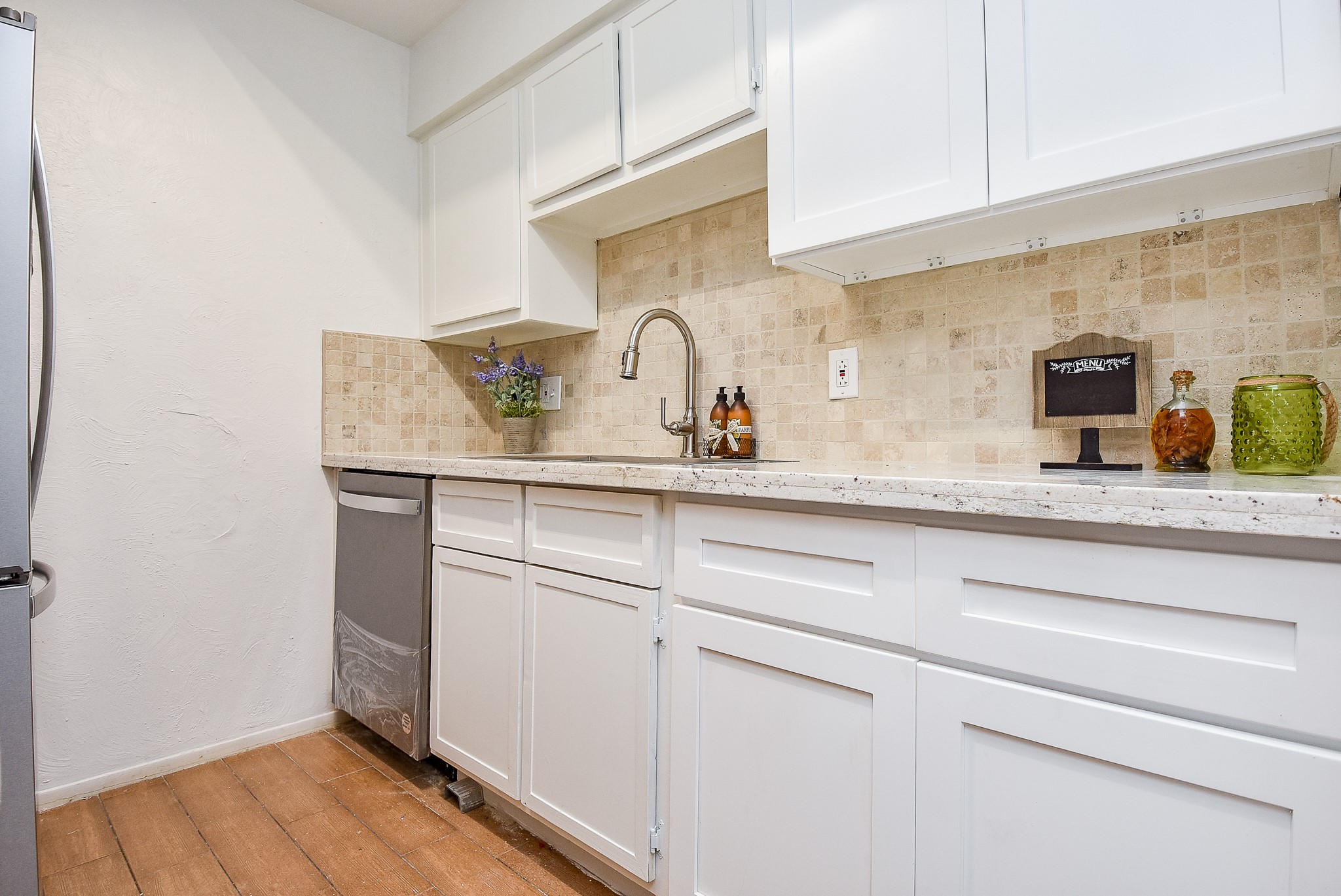 5000 Milwee Street, Unit 74 Houston, TX 77092 - Photo 31 of 35 a kitchen with a sink and a stove