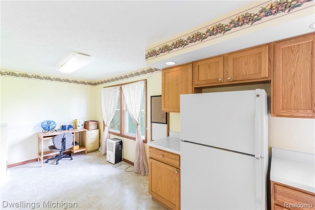 44574 Ecorse Road Belleville, MI 48111 - Photo 12 of 39 Kitchen