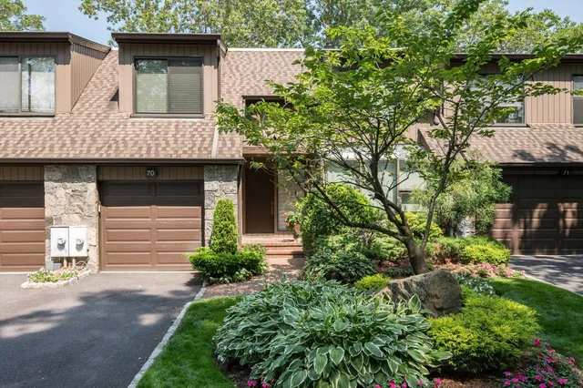 $1,299,000 | 70 Short Way, Roslyn Heights, NY 11577