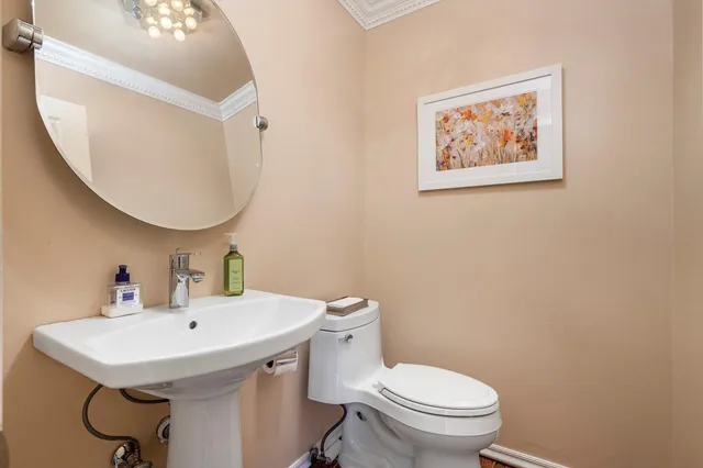 $1,299,000 | 70 Short Way, Roslyn Heights, NY 11577