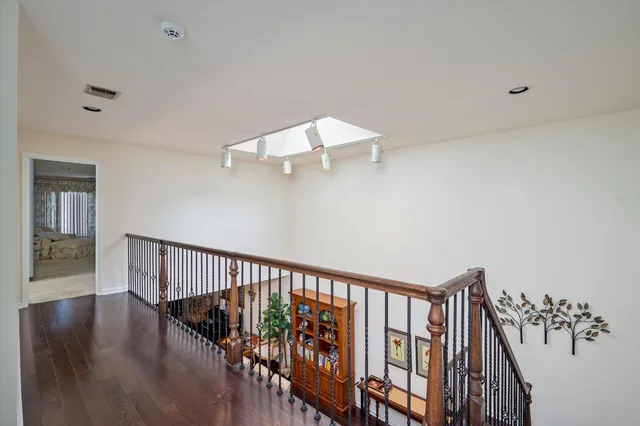 $1,299,000 | 70 Short Way, Roslyn Heights, NY 11577