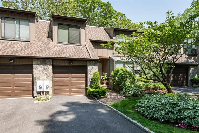 $1,299,000 | 70 Short Way, Roslyn Heights, NY 11577