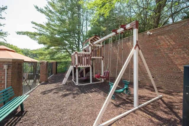 $1,299,000 | 70 Short Way, Roslyn Heights, NY 11577