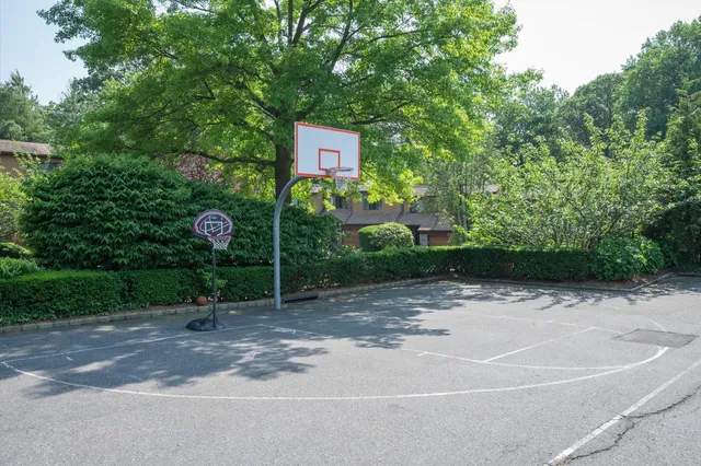 $1,299,000 | 70 Short Way, Roslyn Heights, NY 11577