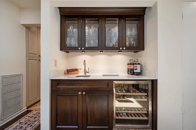 $1,299,000 | 70 Short Way, Roslyn Heights, NY 11577