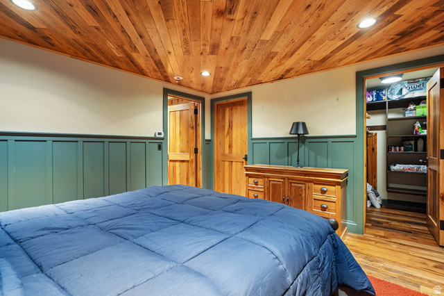 10205 East Moose Loop Road Salt Lake City, UT 84121 - Photo 33 of 50 Wood-finish plank ceiling with recessed lighting