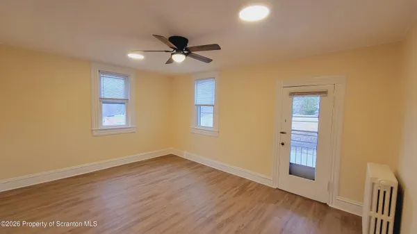 $1,350 | 864 South Main Street, Unit 3, Old Forge, PA 18518