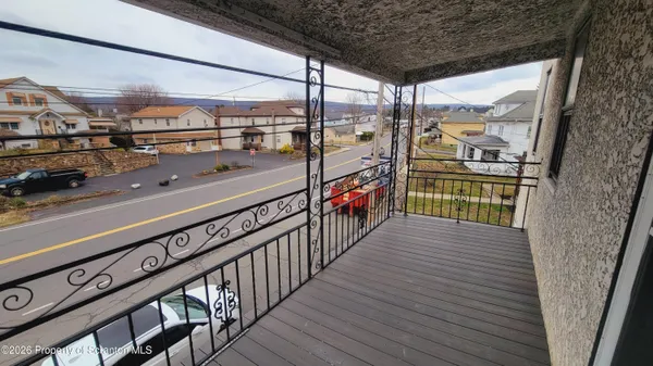 $1,350 | 864 South Main Street, Unit 3, Old Forge, PA 18518