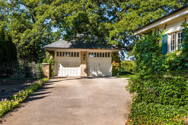 a view of a house with swimming pool and sitting area