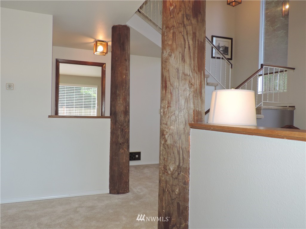 7804 194th Street Southwest Edmonds, WA 98026 - Photo 11 of 22 Gallery Image 11