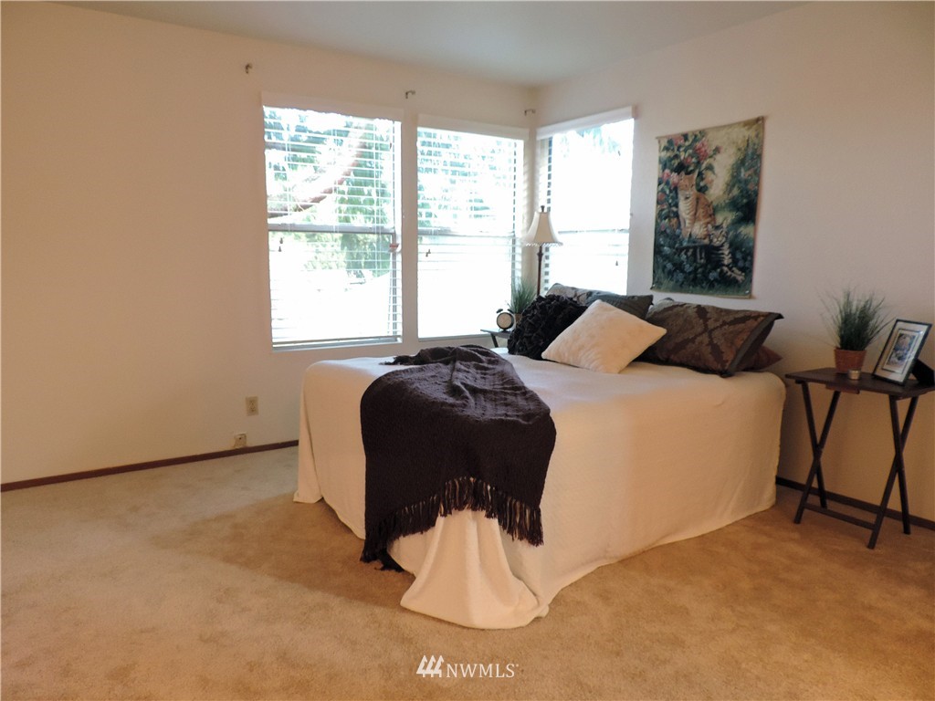 7804 194th Street Southwest Edmonds, WA 98026 - Photo 13 of 22 Gallery Image 13