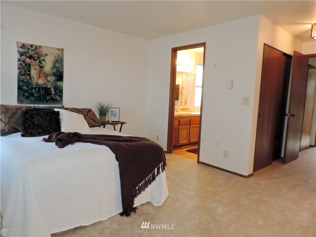 7804 194th Street Southwest Edmonds, WA 98026 - Photo 14 of 22 Gallery Image 14