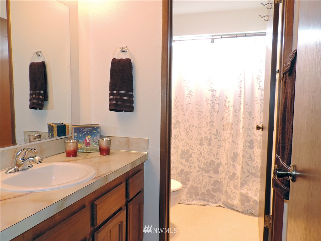 7804 194th Street Southwest Edmonds, WA 98026 - Photo 15 of 22 Gallery Image 15