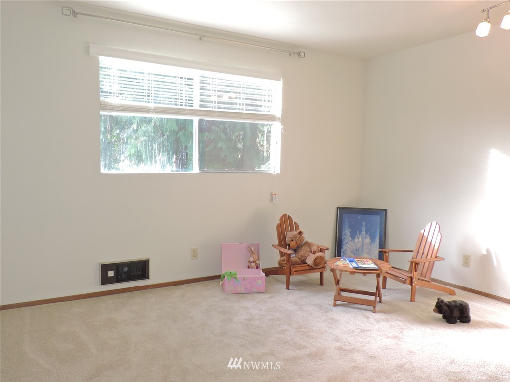 7804 194th Street Southwest Edmonds, WA 98026 - Photo 16 of 22 Gallery Image 16