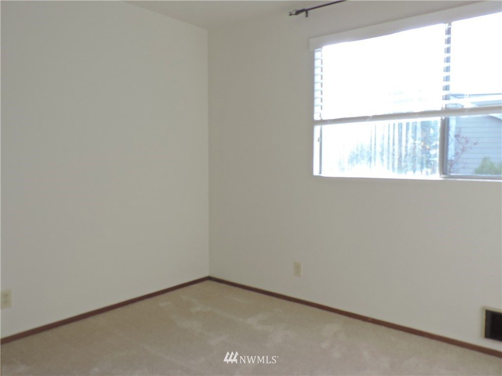 7804 194th Street Southwest Edmonds, WA 98026 - Photo 17 of 22 Gallery Image 17
