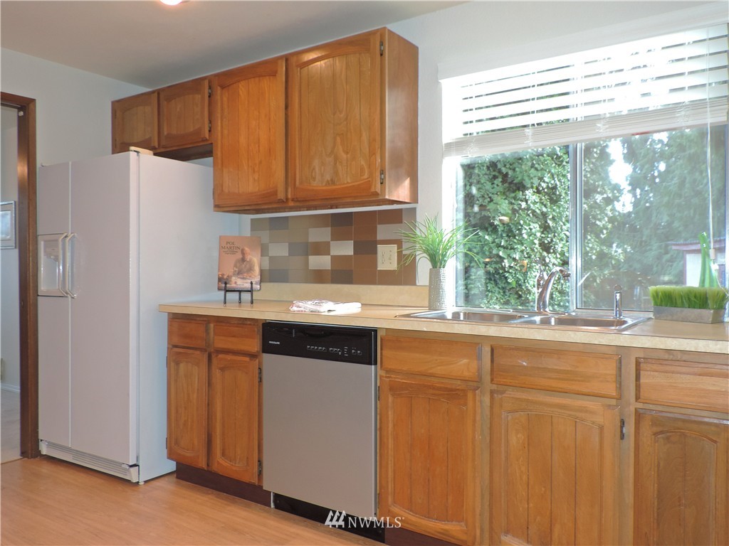 7804 194th Street Southwest Edmonds, WA 98026 - Photo 3 of 22 Gallery Image 3