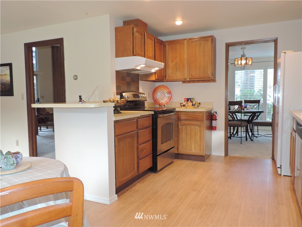 7804 194th Street Southwest Edmonds, WA 98026 - Photo 4 of 22 Gallery Image 4
