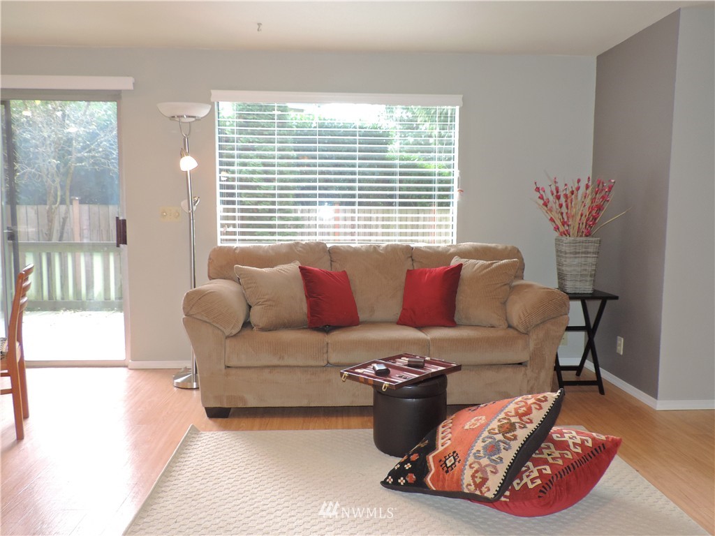 7804 194th Street Southwest Edmonds, WA 98026 - Photo 6 of 22 Gallery Image 6