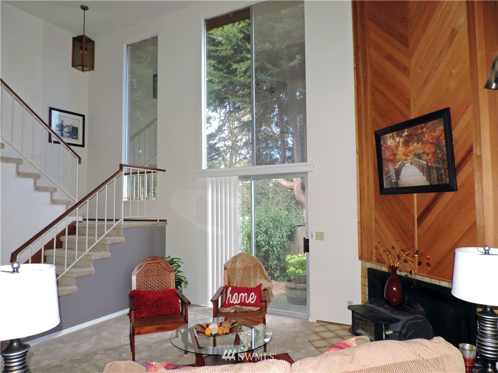 7804 194th Street Southwest Edmonds, WA 98026 - Photo 8 of 22 Gallery Image 8
