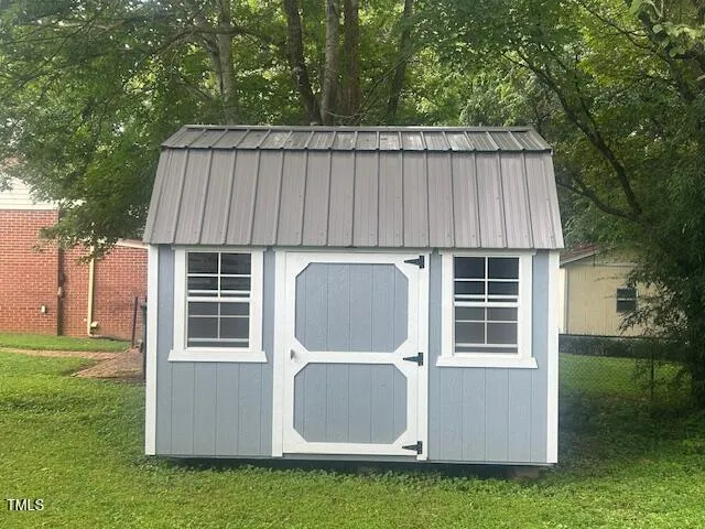 a view of a back yard of the house