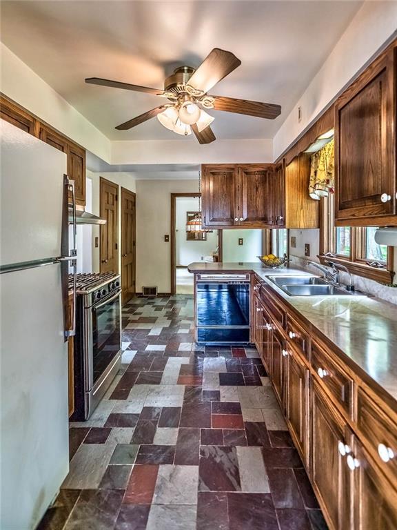 19 Lynmar Road Pittsburgh, PA 15209 - Photo 14 of 25