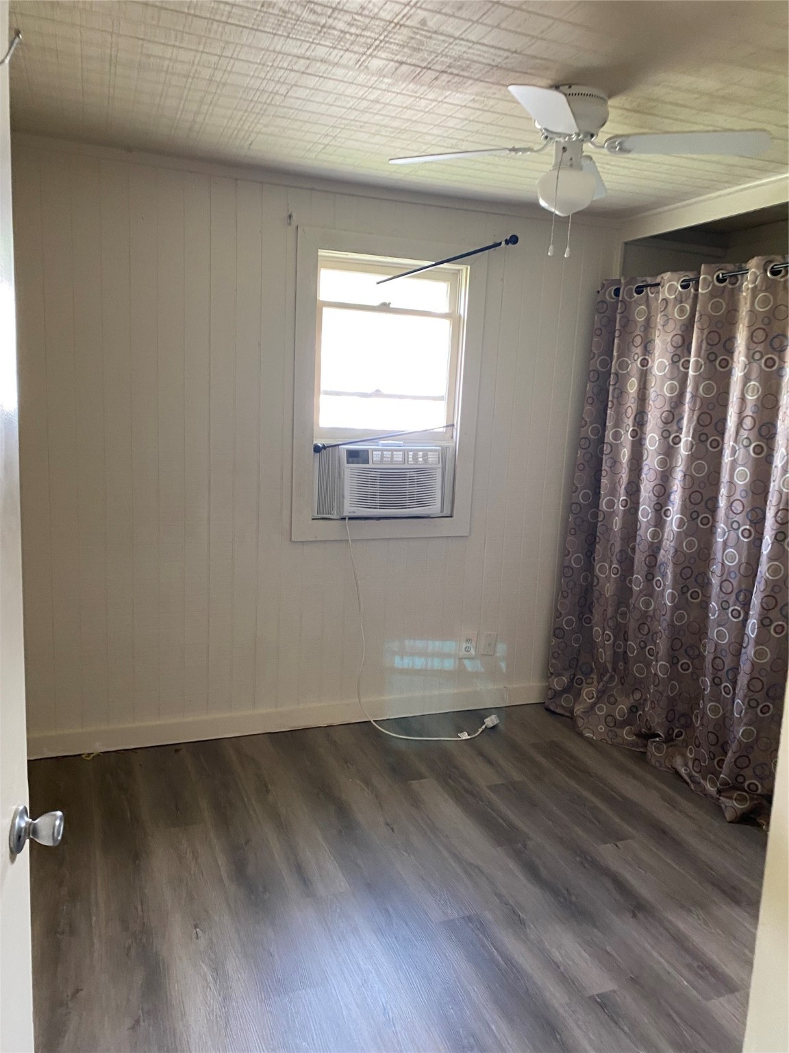 114 2nd Street San Leon, TX 77539 - Photo 6 of 14 an empty room with wooden floor and windows