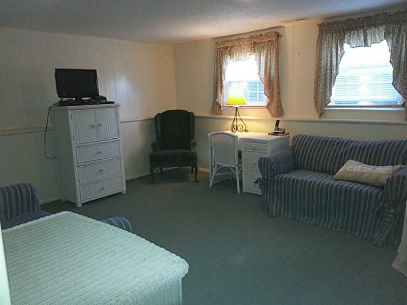 57 Potomac Road Portsmouth, RI 02871 - Photo 20 of 25 Den/Family/Great Room.