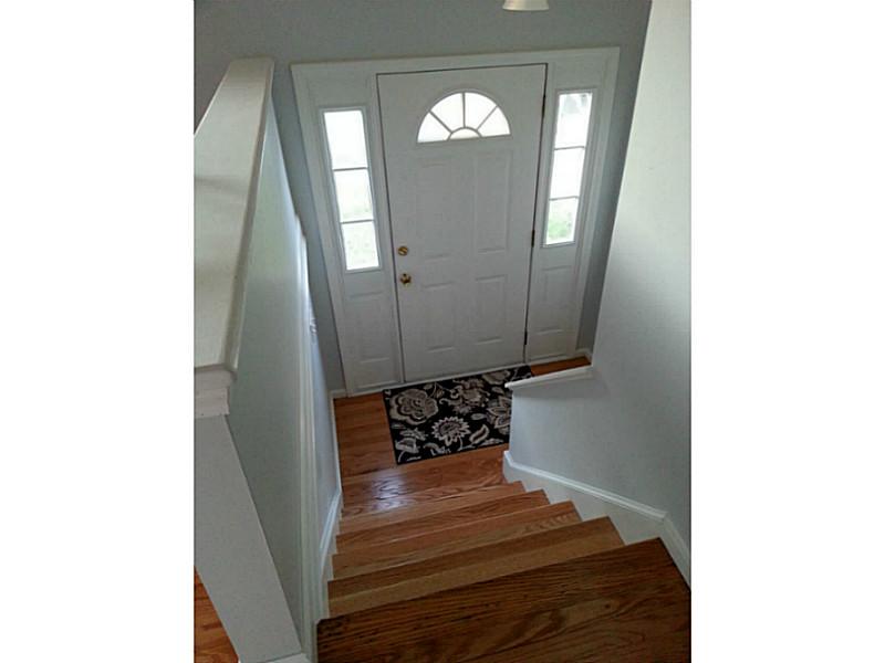 57 Potomac Road Portsmouth, RI 02871 - Photo 3 of 25 Entry.