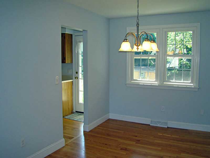 57 Potomac Road Portsmouth, RI 02871 - Photo 7 of 25 Dining Area.
