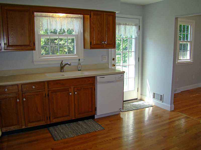 57 Potomac Road Portsmouth, RI 02871 - Photo 8 of 25 Kitchen.