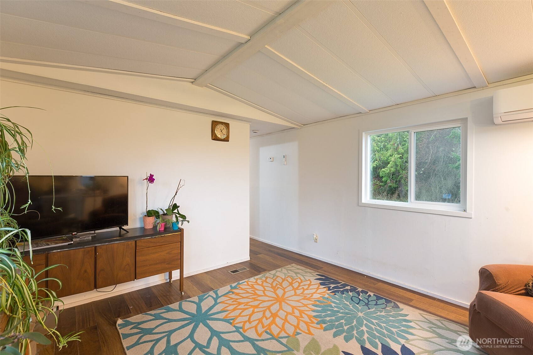 501 McCarver Road Port Angeles, WA 98362 - Photo 3 of 36 a bedroom with furniture and a flat screen tv