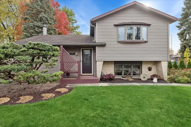 $315,000 | 2813 Theresa Avenue, Waukegan, IL 60085