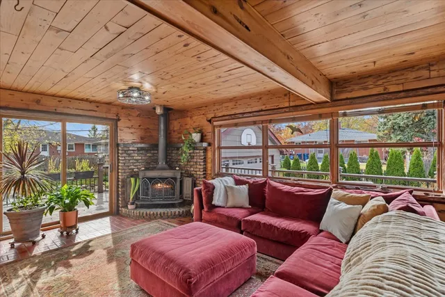 $315,000 | 2813 Theresa Avenue, Waukegan, IL 60085