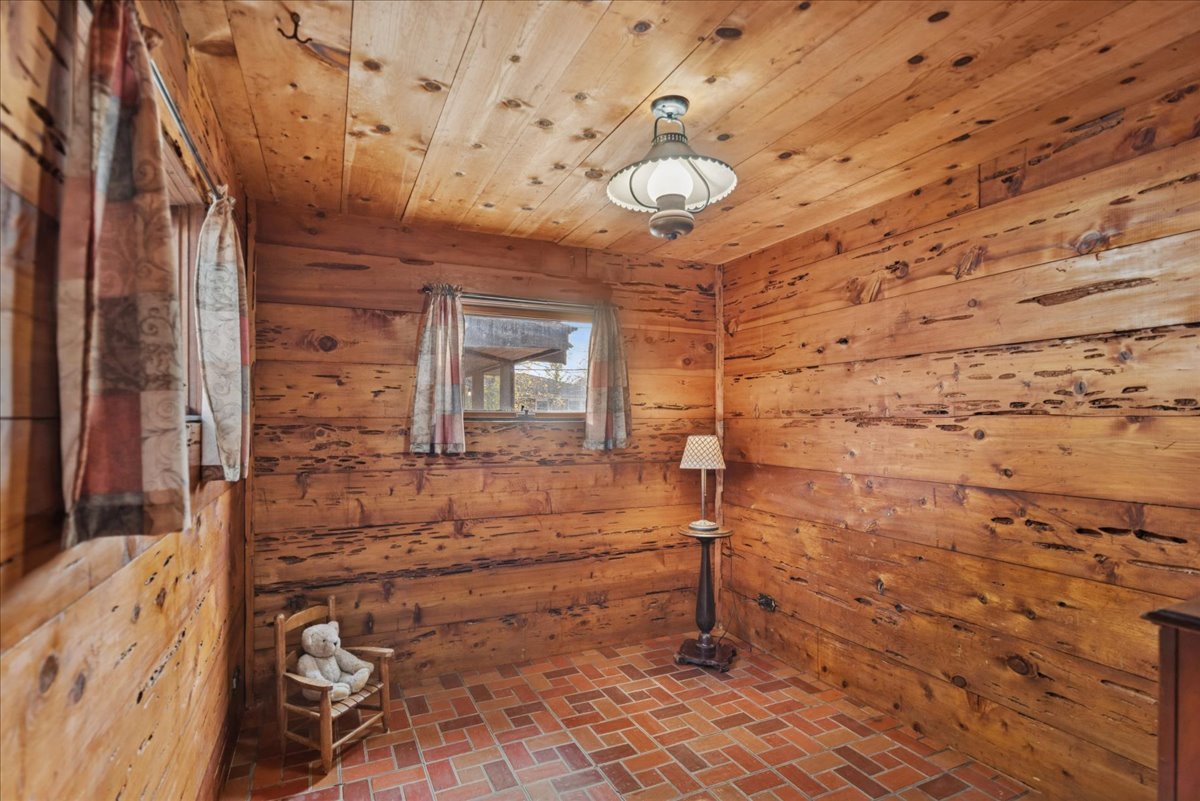 2813 Theresa Avenue Waukegan, IL 60085 - Photo 14 of 23 a view of a door with a chair