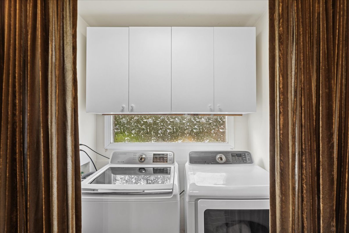 2813 Theresa Avenue Waukegan, IL 60085 - Photo 20 of 23 a utility room with dryer and washer