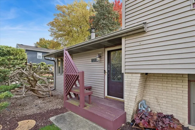 $315,000 | 2813 Theresa Avenue, Waukegan, IL 60085