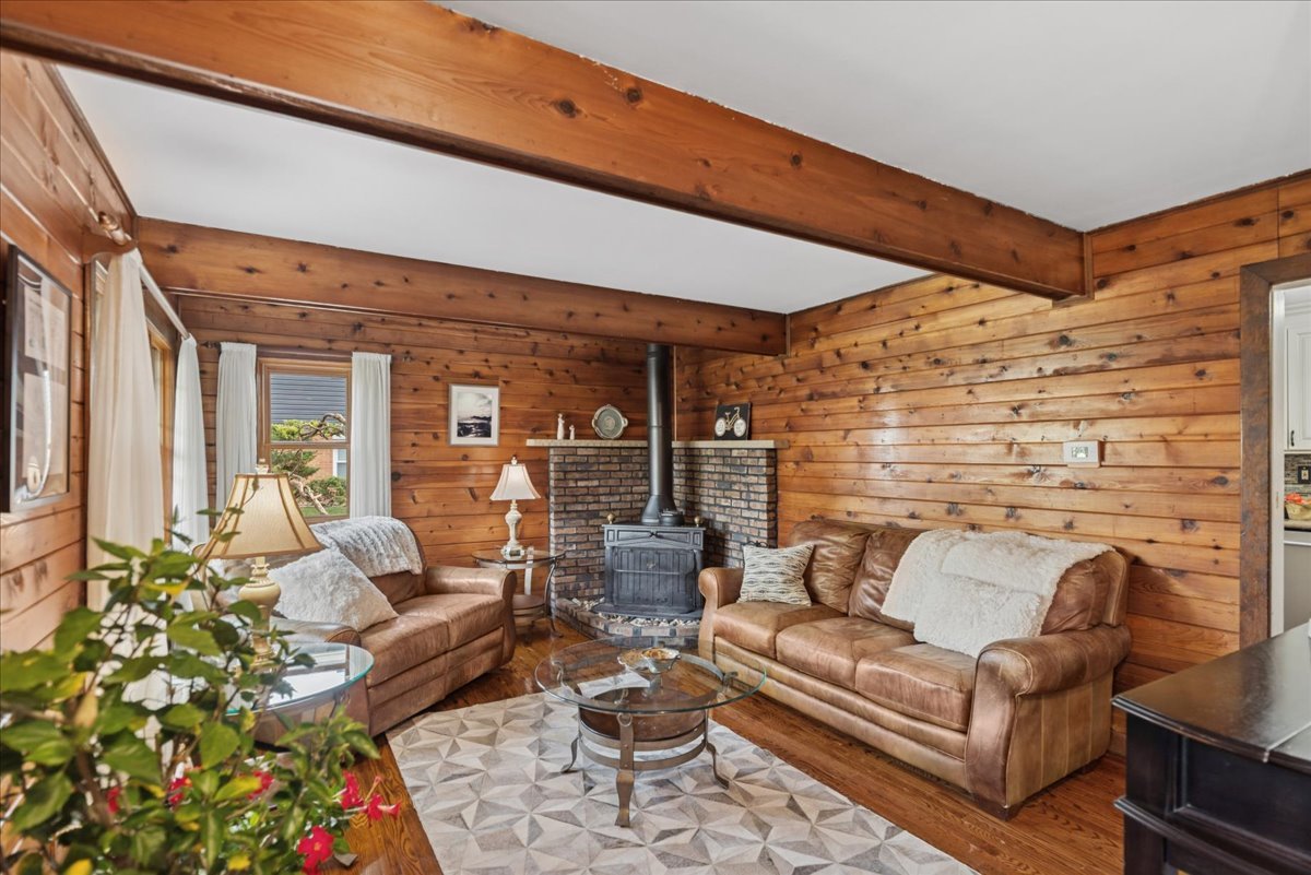 2813 Theresa Avenue Waukegan, IL 60085 - Photo 3 of 23