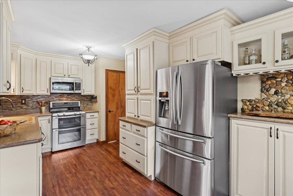 2813 Theresa Avenue Waukegan, IL 60085 - Photo 5 of 23 a kitchen with stainless steel appliances a refrigerator stove and microwave